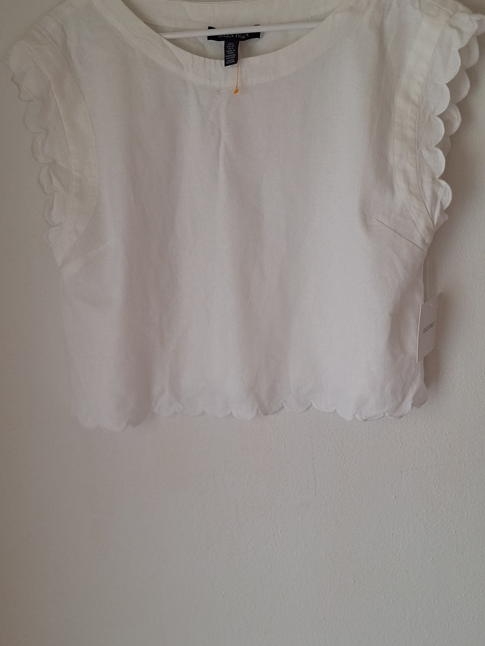 Minimalist Ellen Tracy White Scallop Edge Crop Top Sz L NWT - Picture 2 of 10